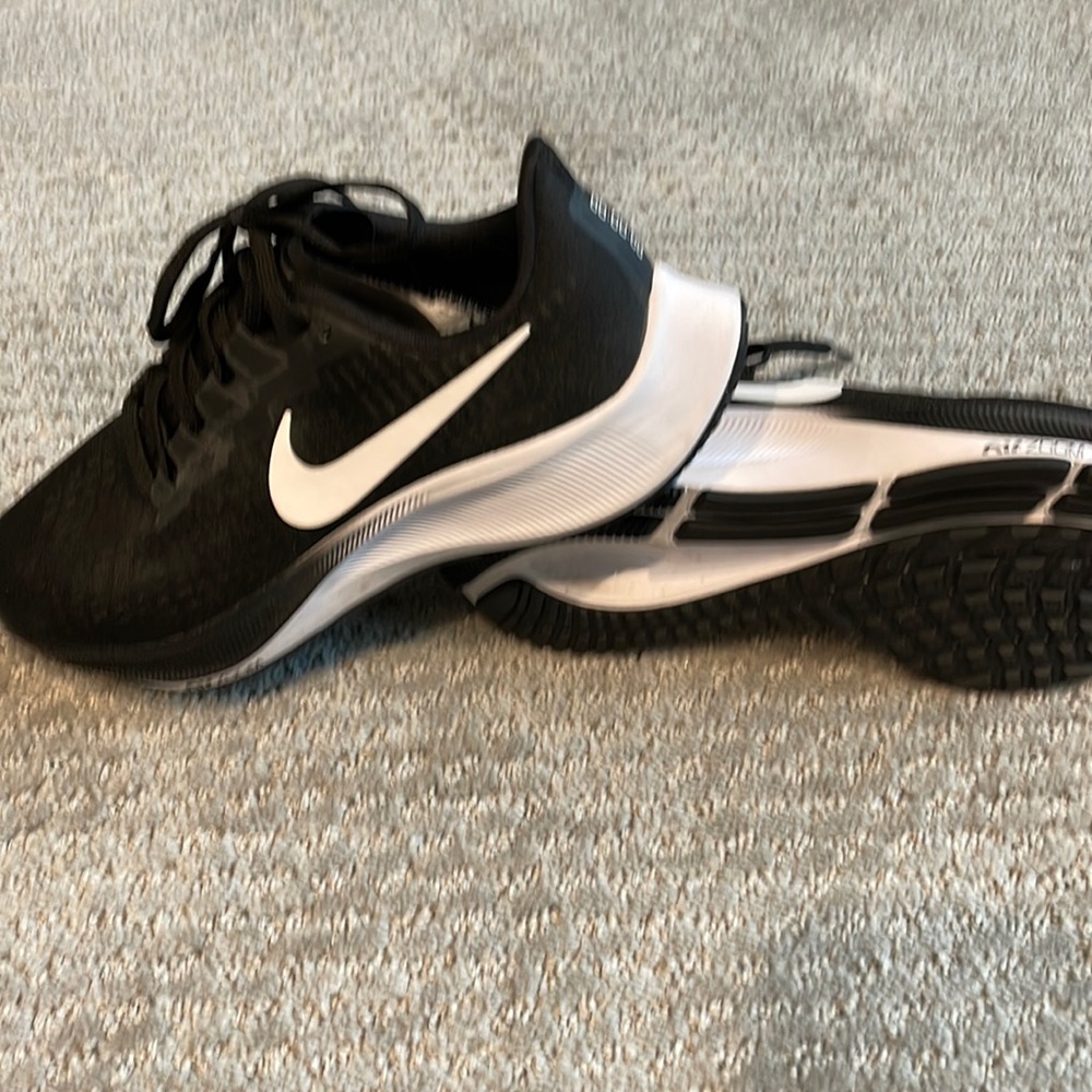 Nike ladies air zoom size 8 worn once